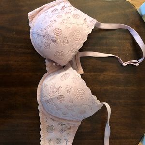 Lacy light pink lightly padded bra from Aerie.